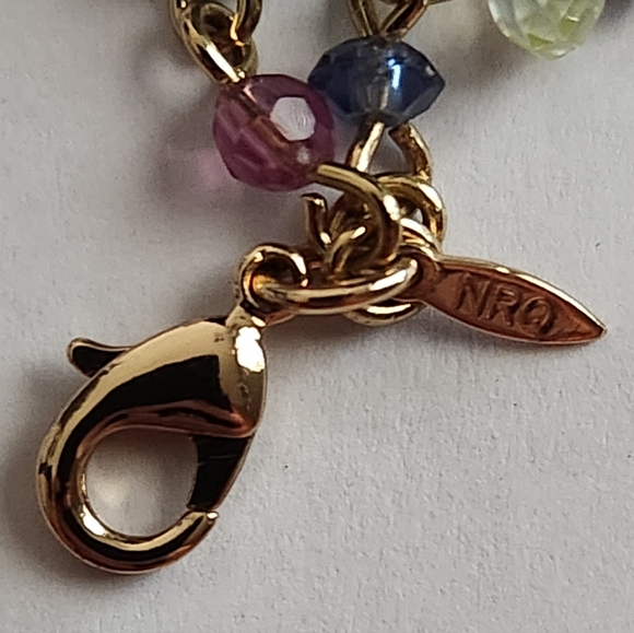 Avon - Picture 3 of 3